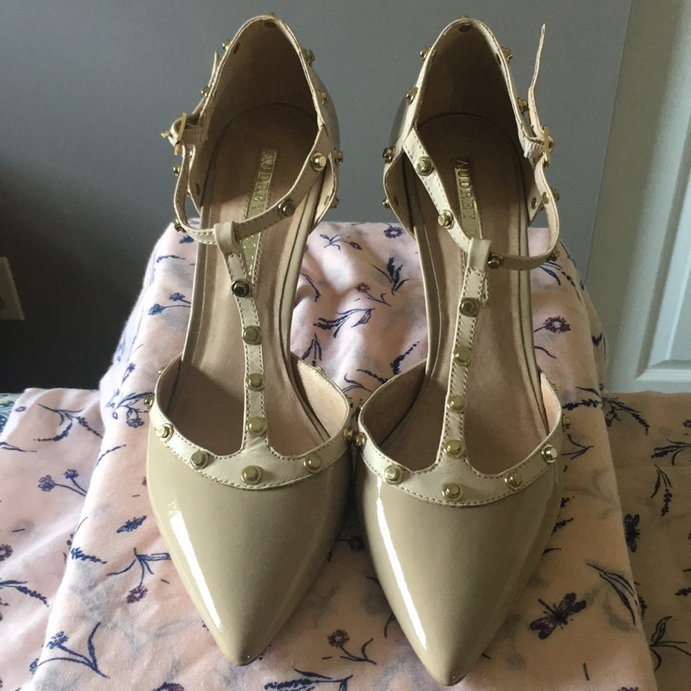 Audrey Brooke Pumps